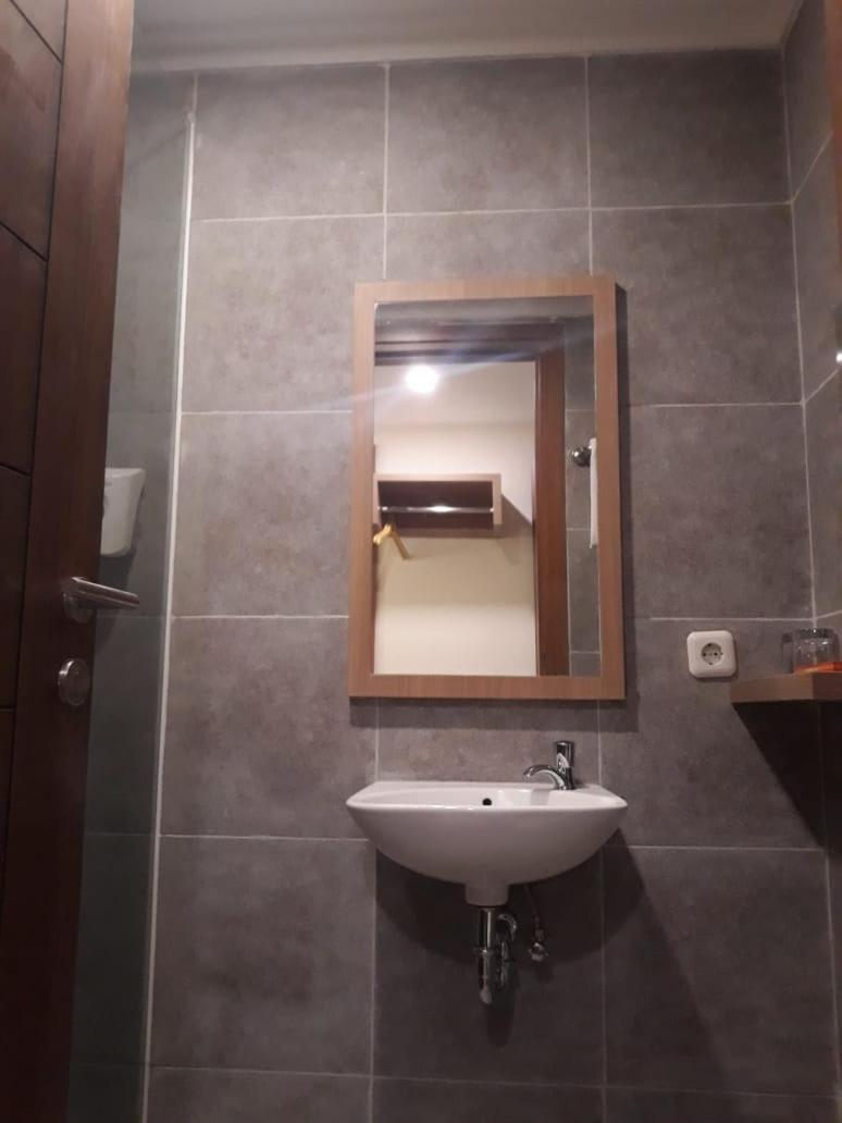 Front One Hotel Tulungagung Εξωτερικό φωτογραφία