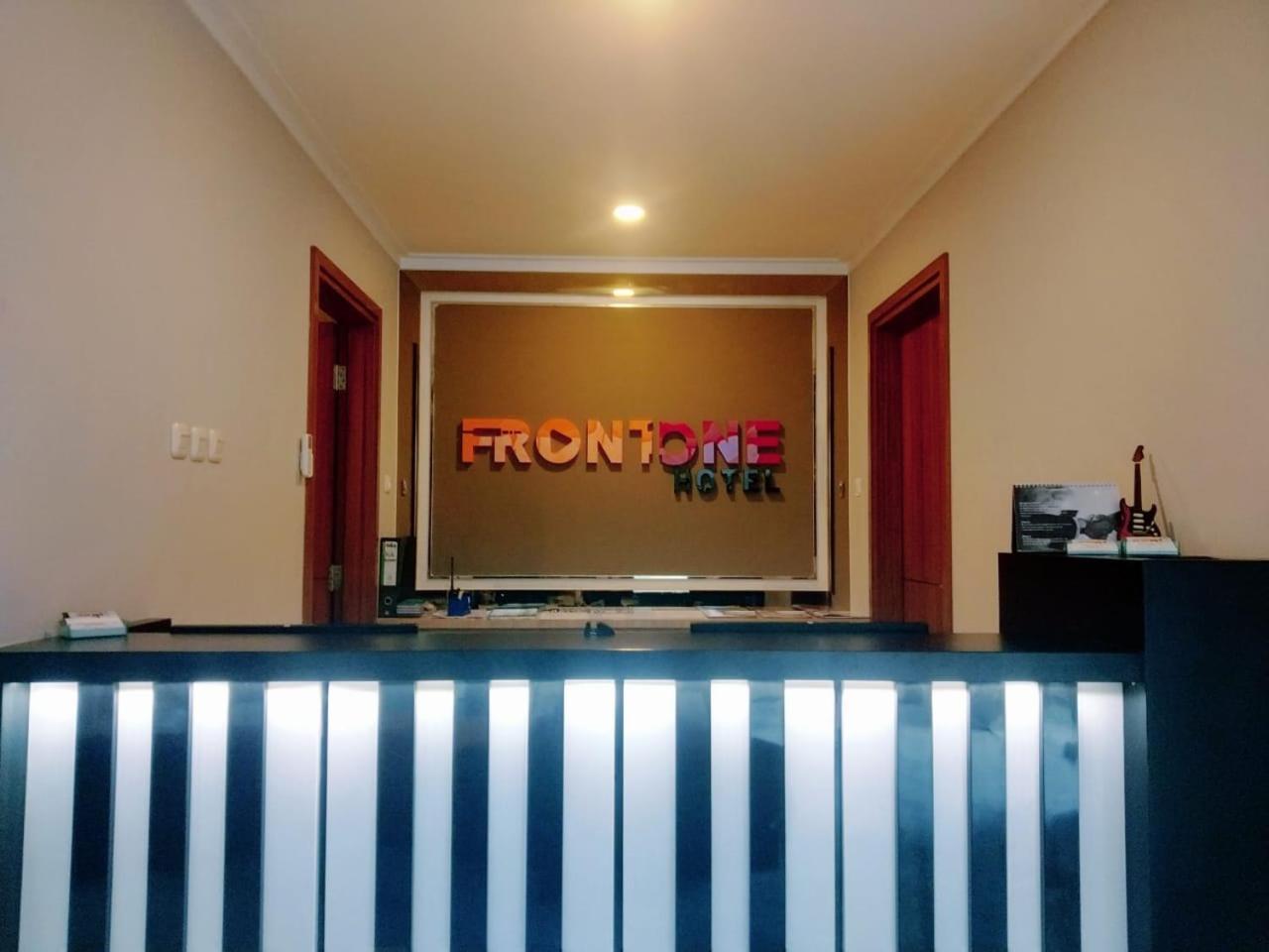 Front One Hotel Tulungagung Εξωτερικό φωτογραφία